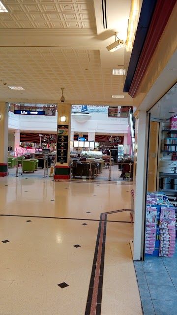 Vicarage Field Shopping Centre